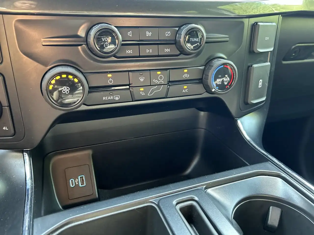 Ford F-150 - Image 22