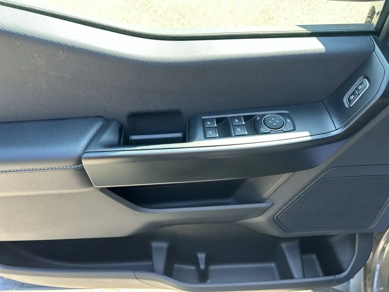 Ford F-150 - Image 12