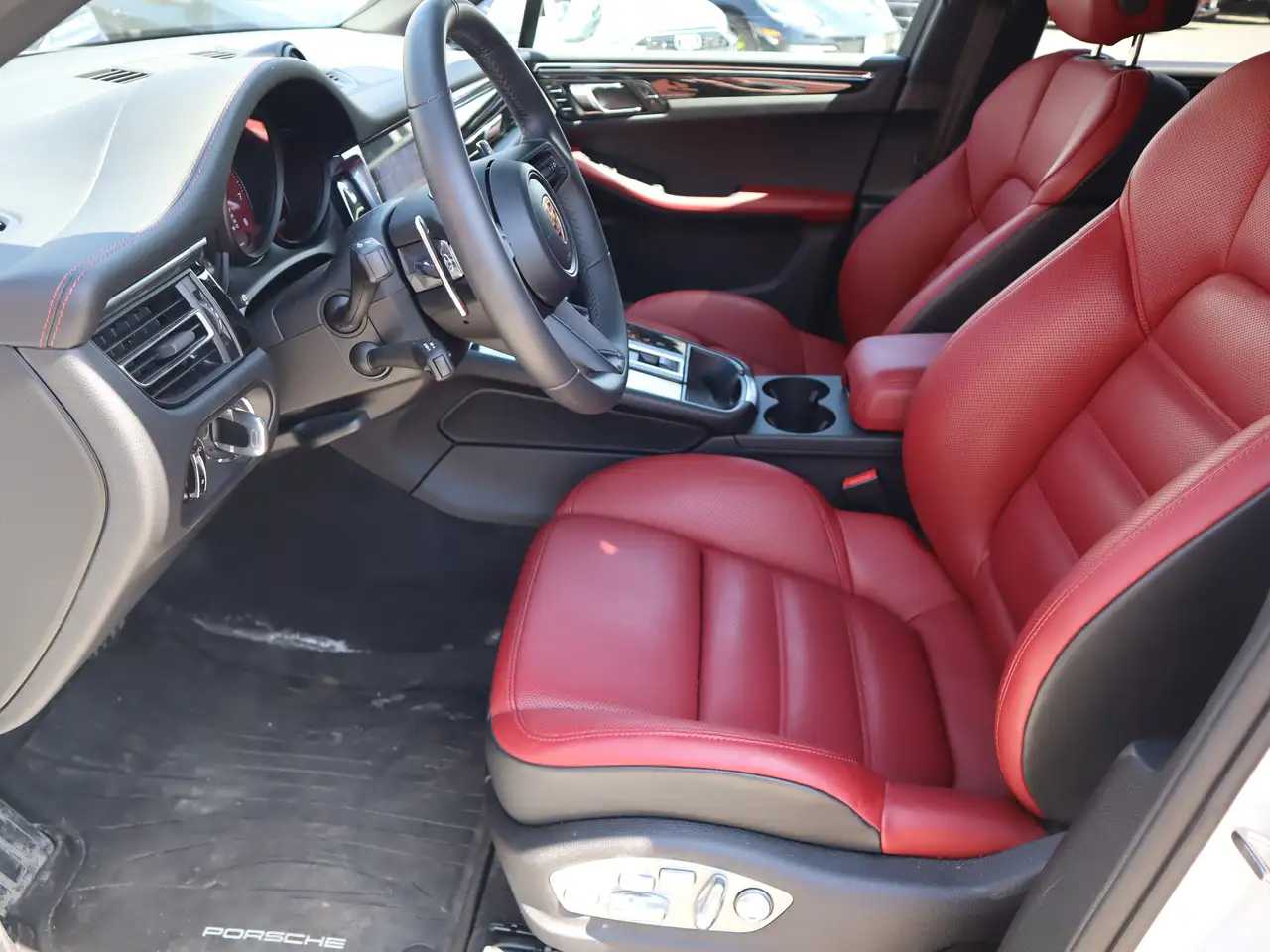 Porsche Macan - Image 13