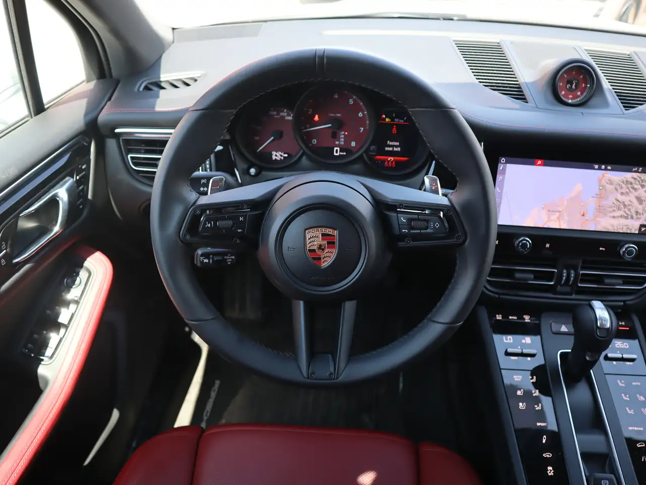 Porsche Macan - Image 14