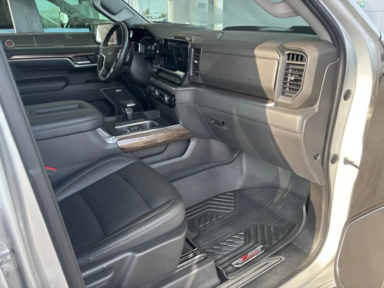 Chevrolet Silverado 1500 - Image 23