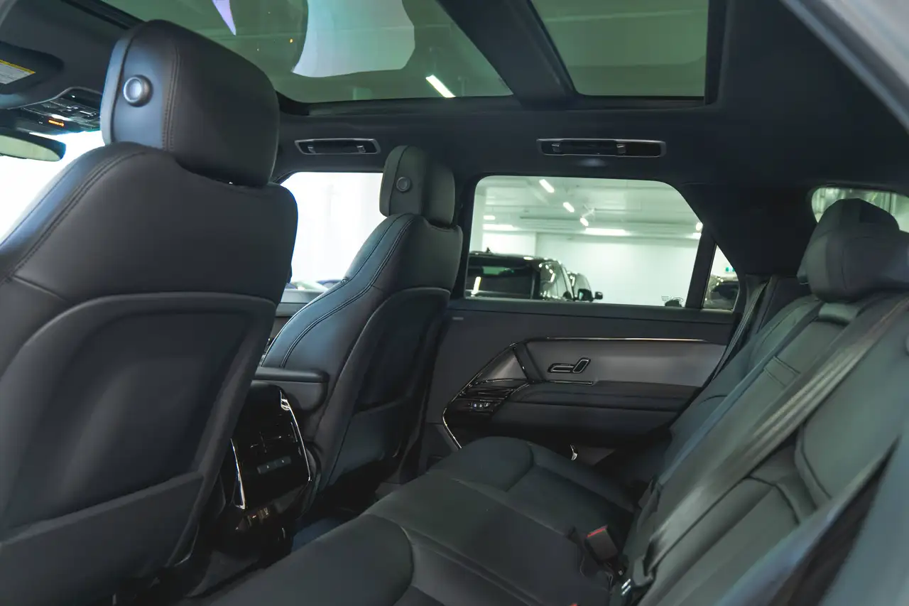 Land Rover Range Rover Sport - Image 11