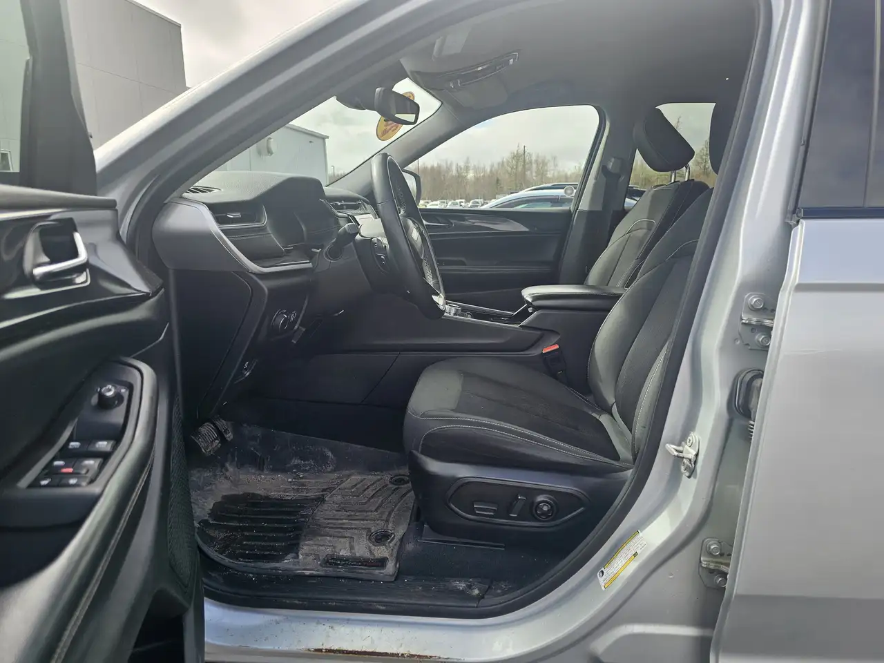 Jeep Grand Cherokee - Image 16