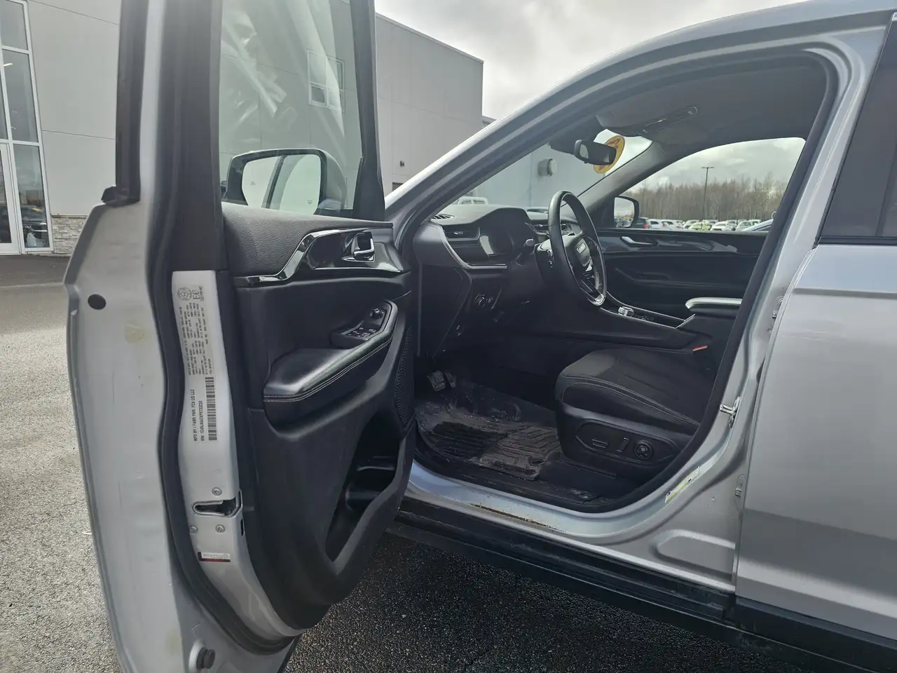 Jeep Grand Cherokee - Image 15