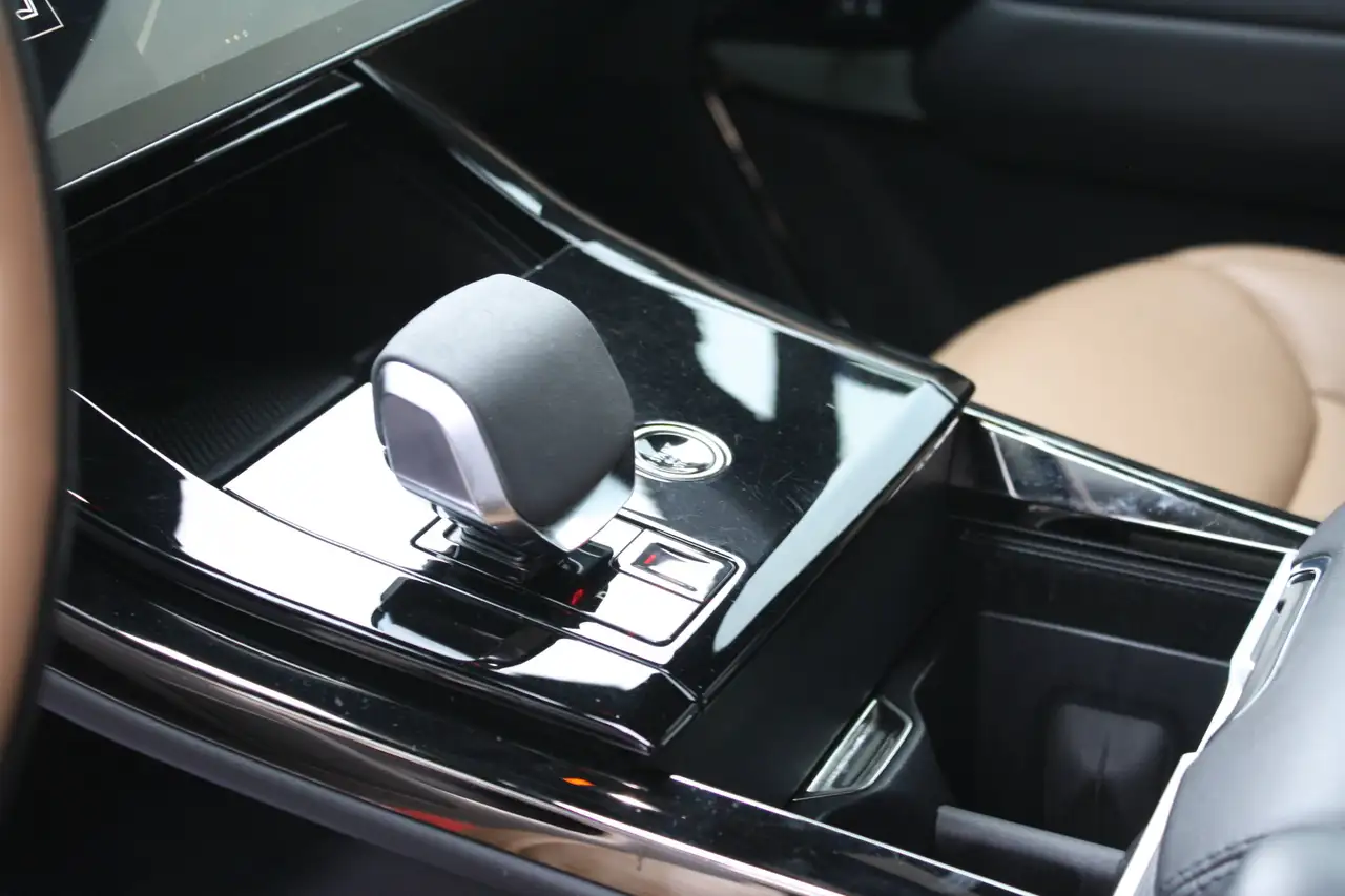 Land Rover Range Rover Sport - Image 13