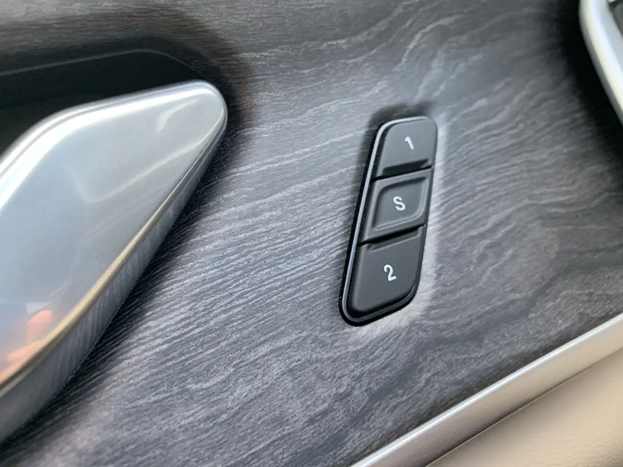 Jeep Grand Cherokee - Image 19