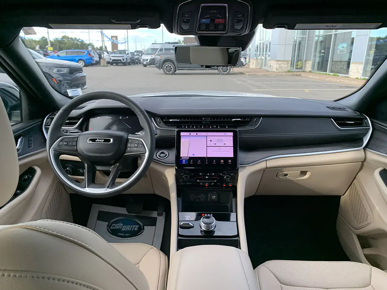 Jeep Grand Cherokee - Image 15