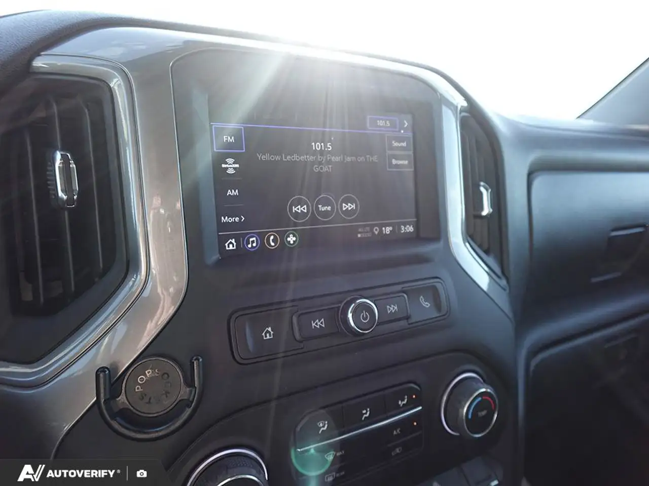 Chevrolet Silverado 1500 - Image 15