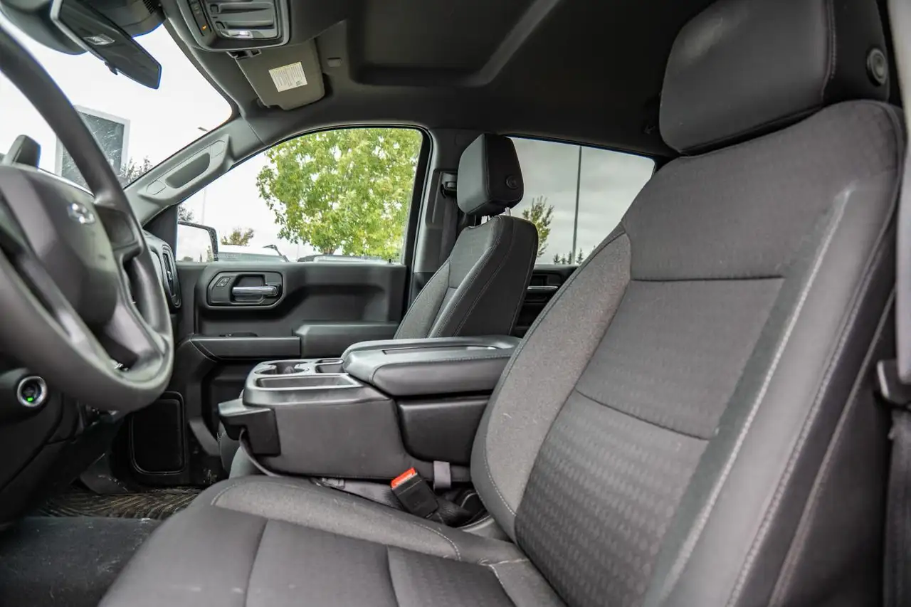 Chevrolet Silverado 1500 - Image 17