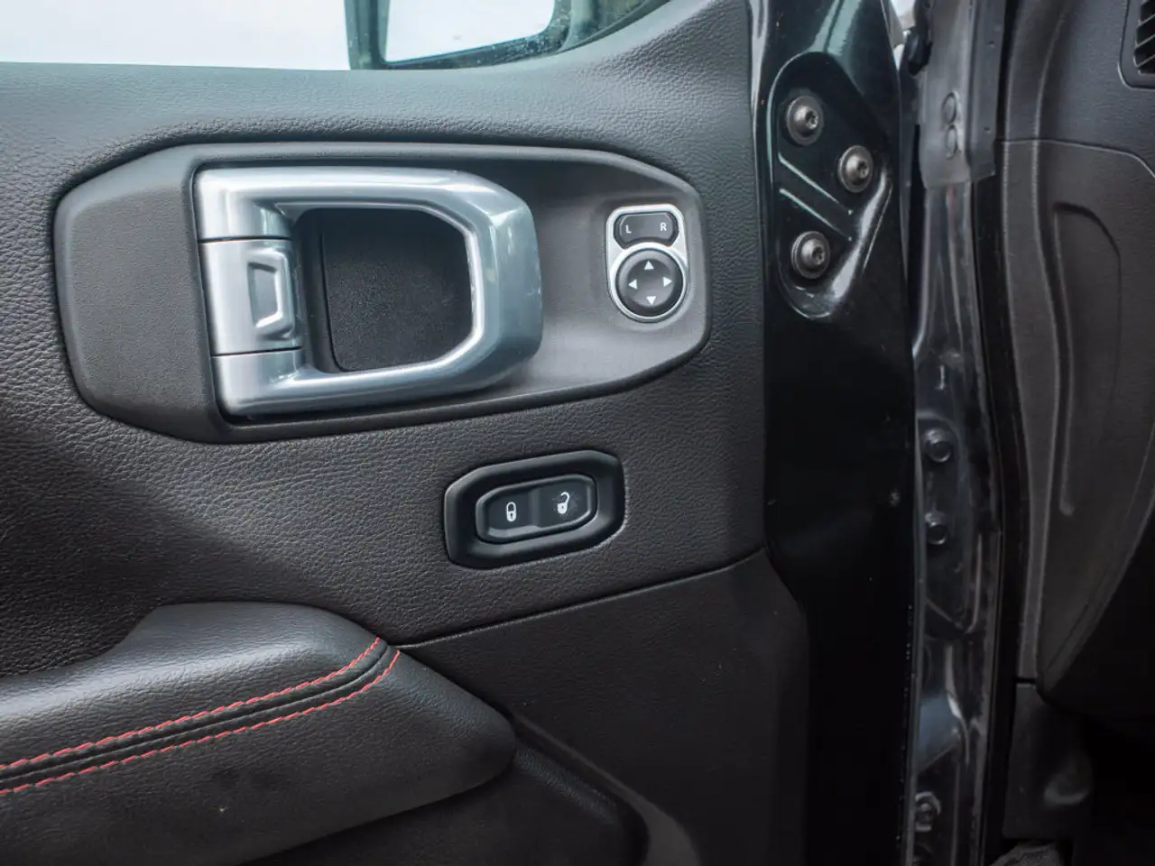 Jeep Wrangler - Image 19