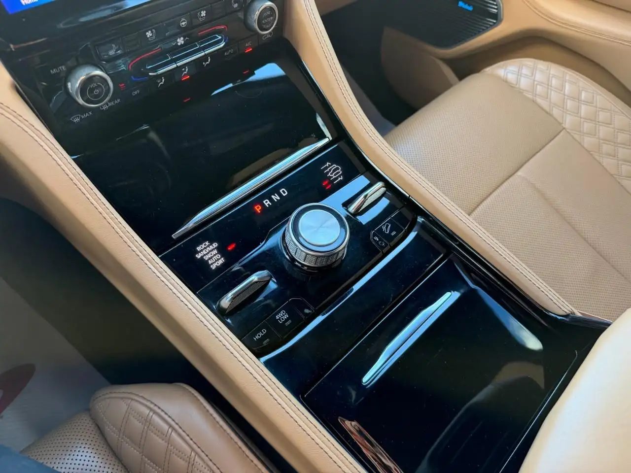 Jeep Grand Cherokee - Image 19