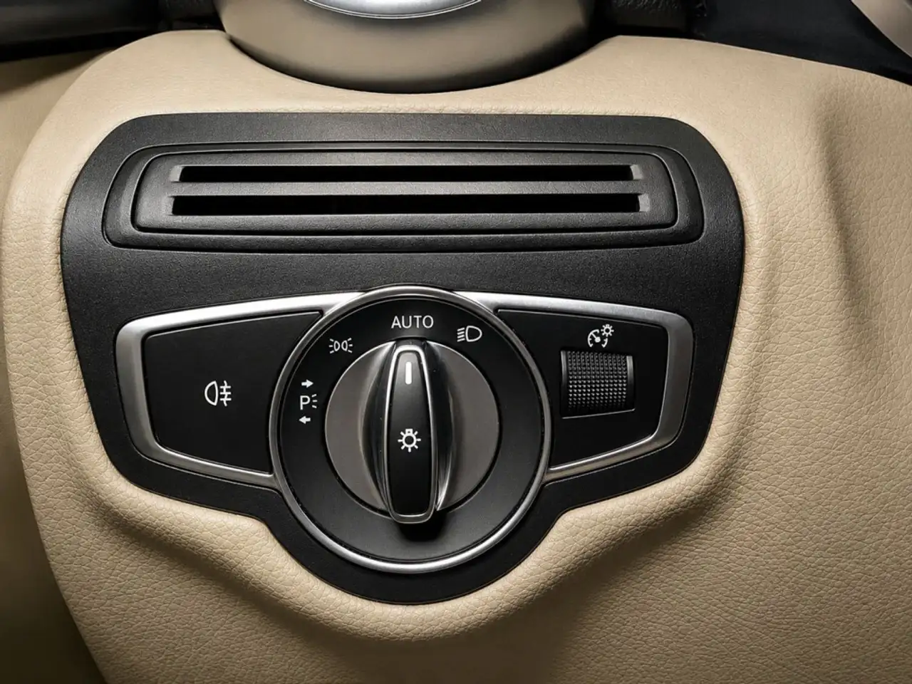 Mercedes-Benz GLC - Image 27