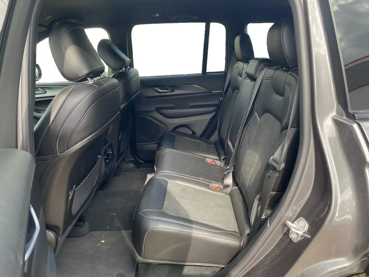 Jeep Grand Cherokee - Image 11