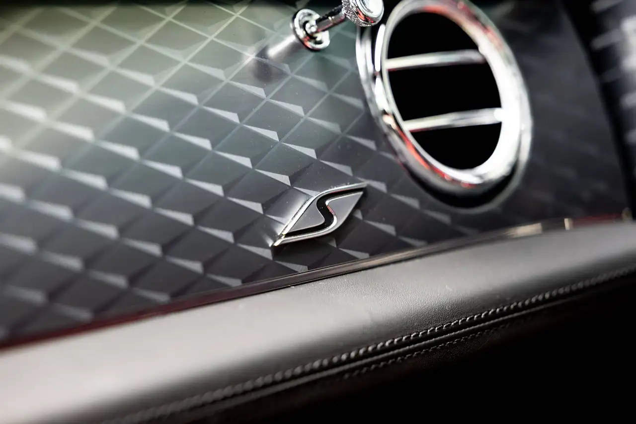 Bentley Bentayga - Image 49