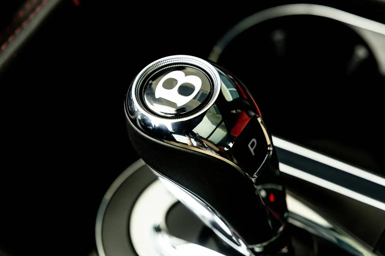 Bentley Bentayga - Image 48