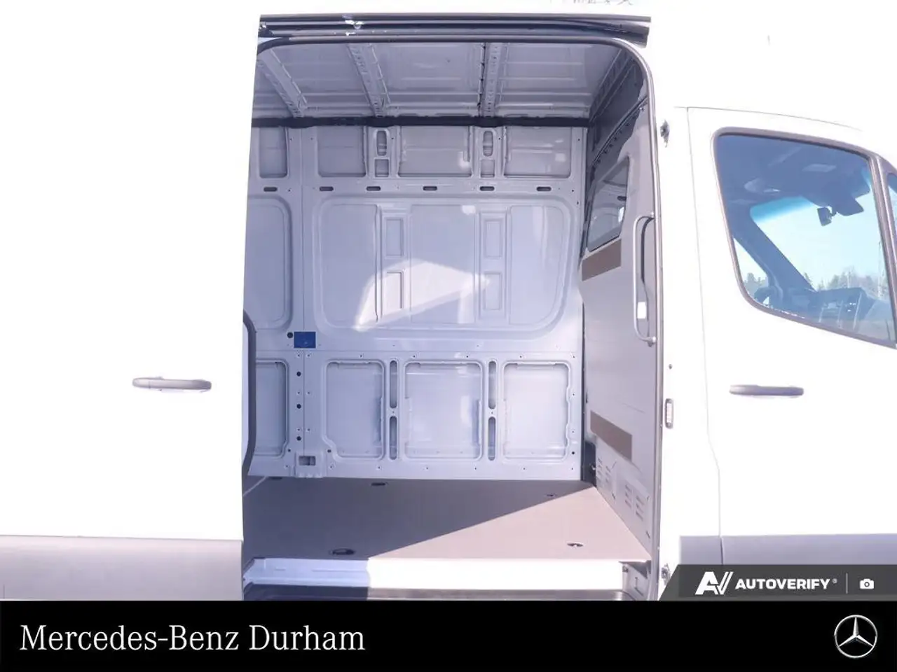 Mercedes-Benz Sprinter - Image 24