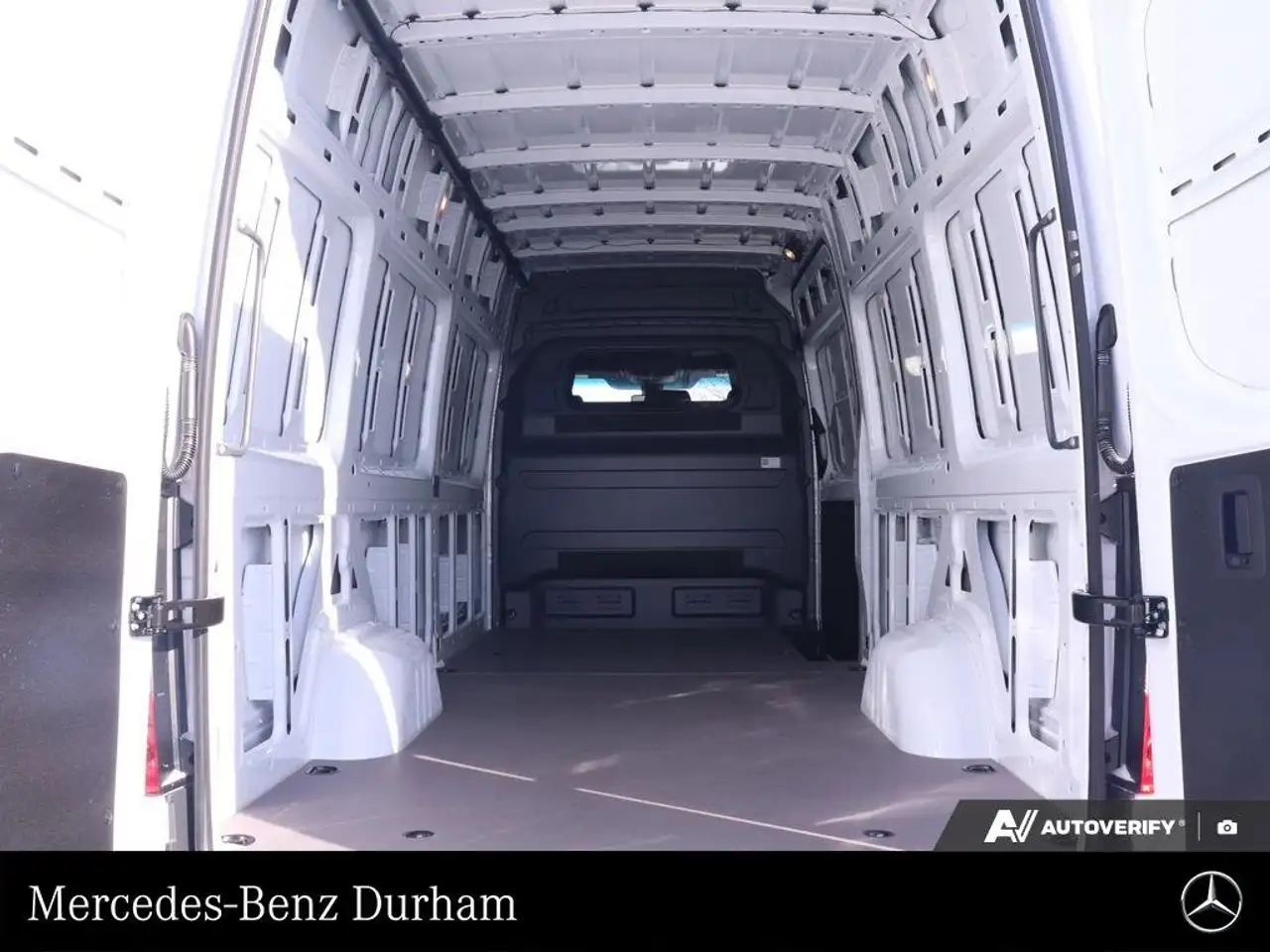 Mercedes-Benz Sprinter - Image 11