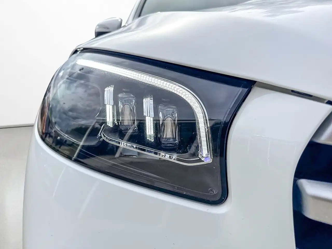 Mercedes-Benz GLS - Image 12