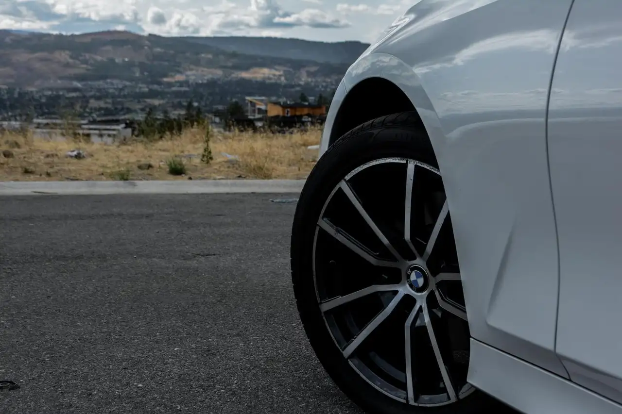 BMW 3 Series - Image 6