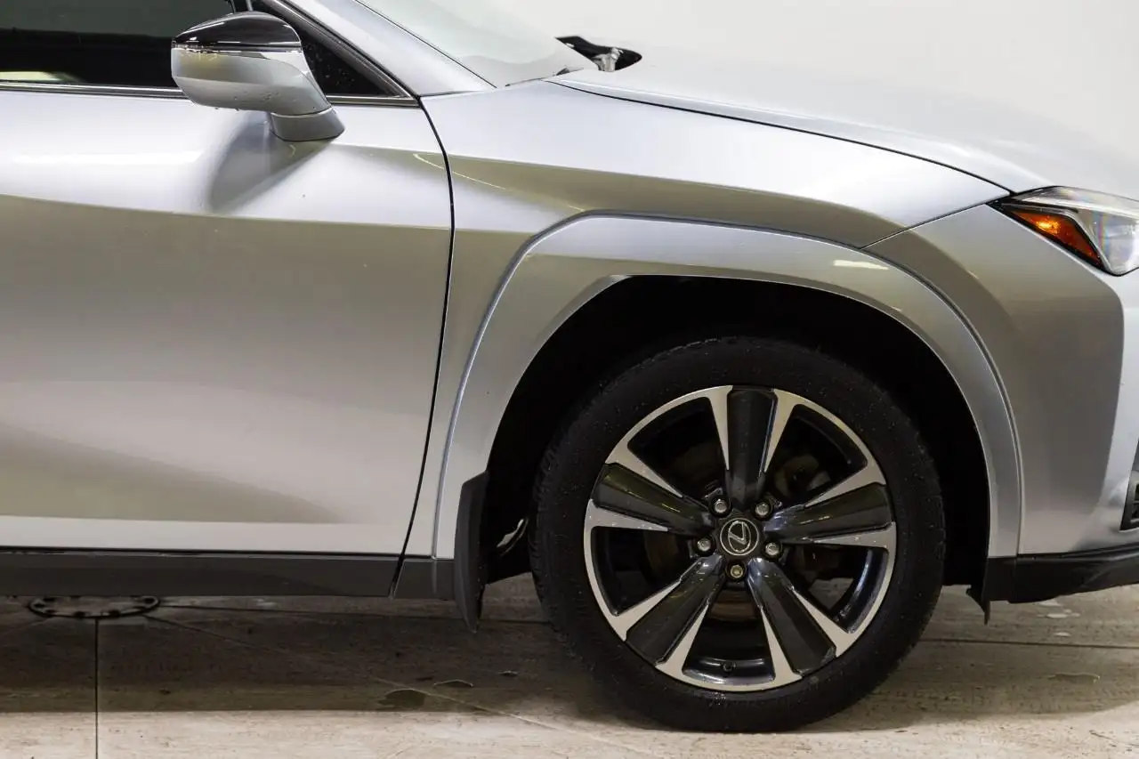 Lexus UX 250h - Image 11