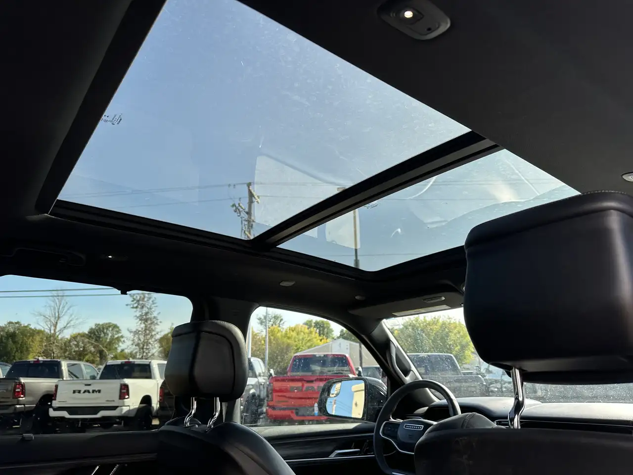 Jeep Wagoneer - Image 25