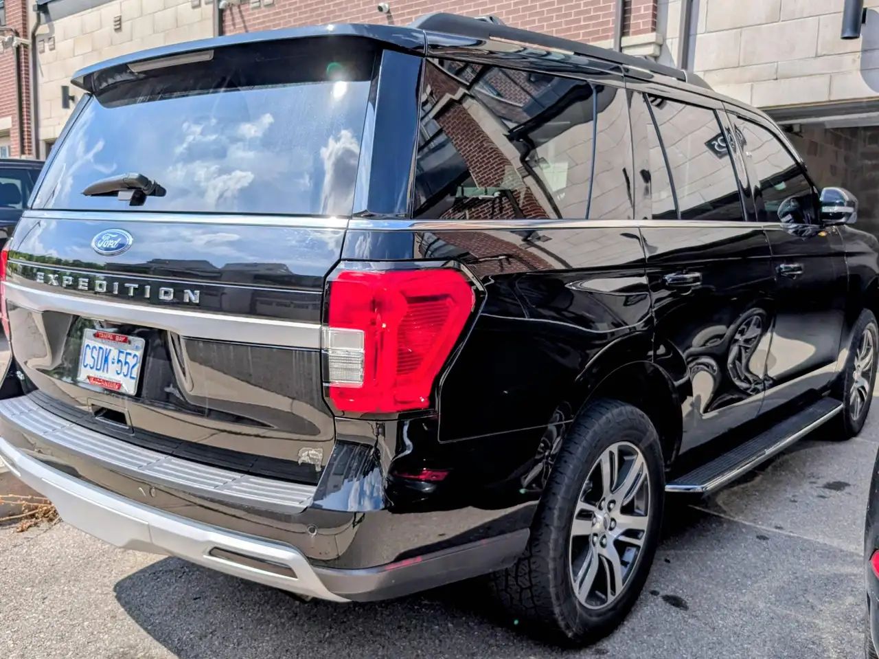 Ford Expedition - Image 4