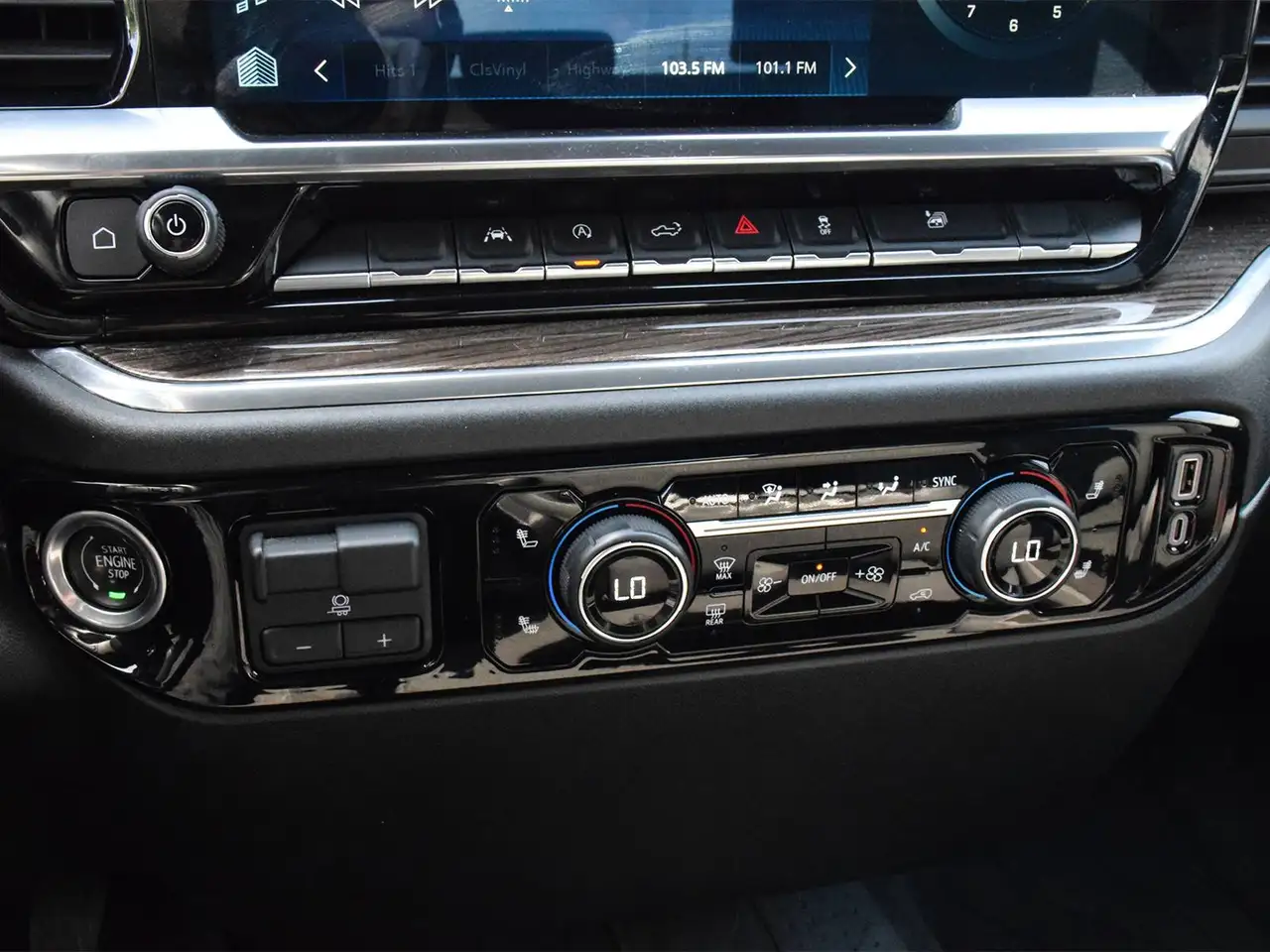 Chevrolet Silverado 1500 - Image 16
