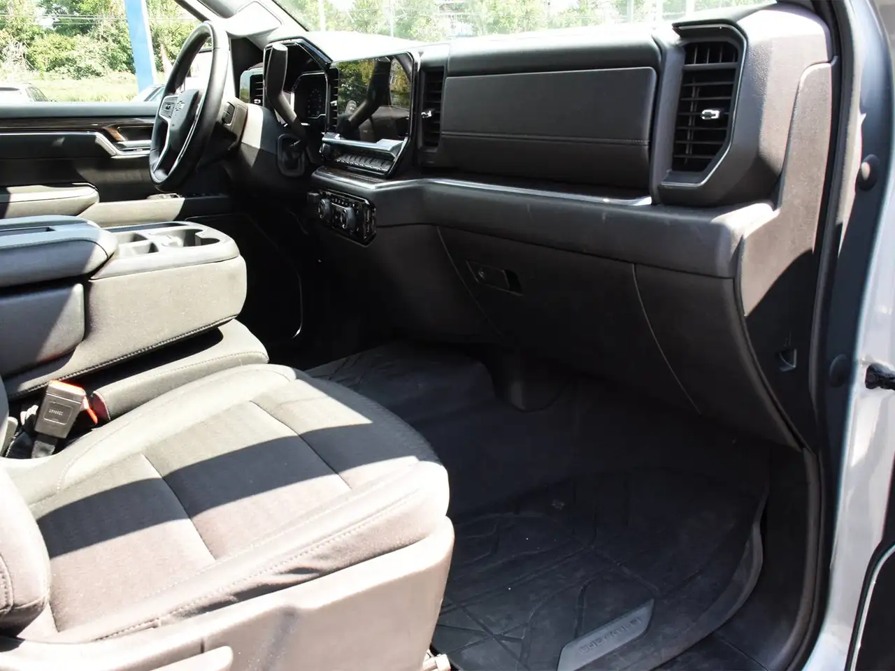 Chevrolet Silverado 1500 - Image 10