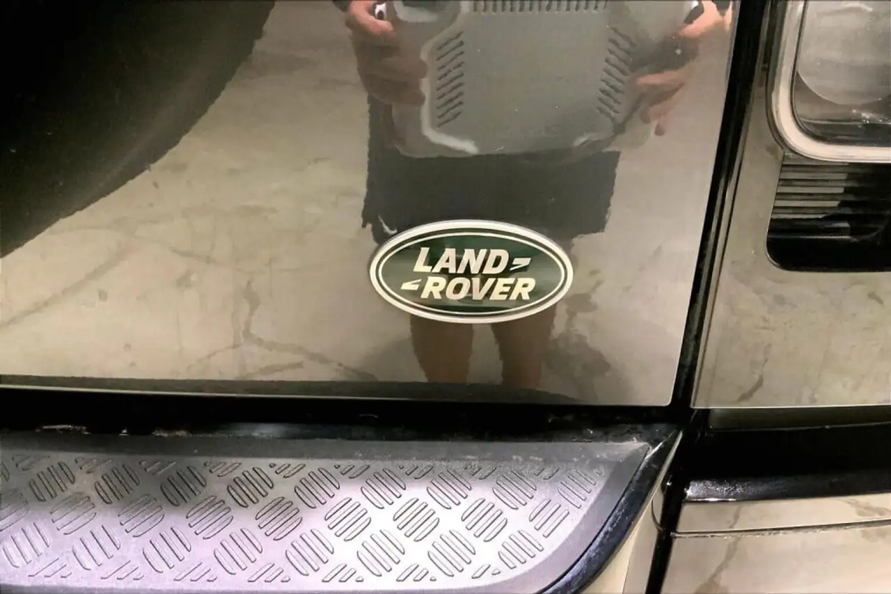 Land Rover Defender - Image 31
