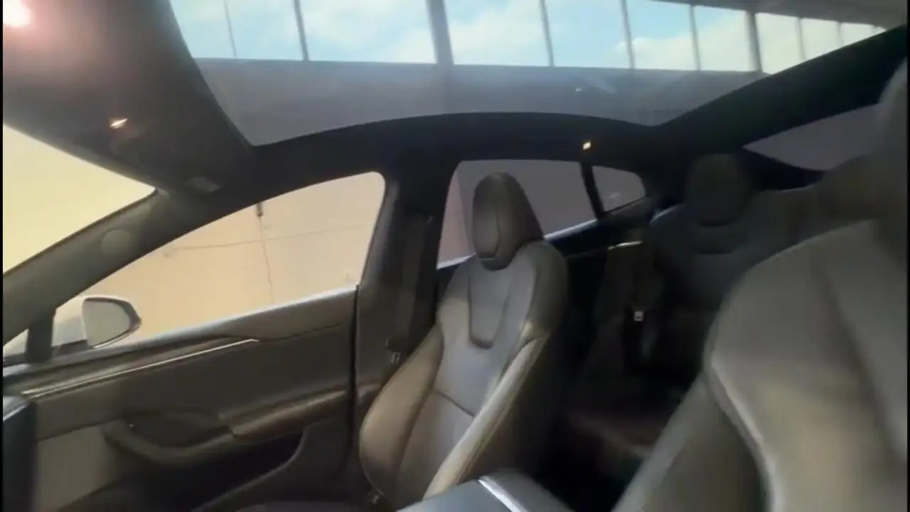 Tesla Model S - Image 12