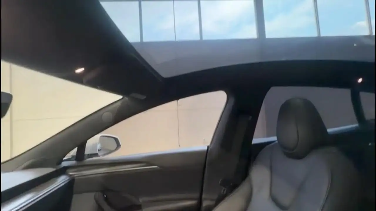 Tesla Model S - Image 10