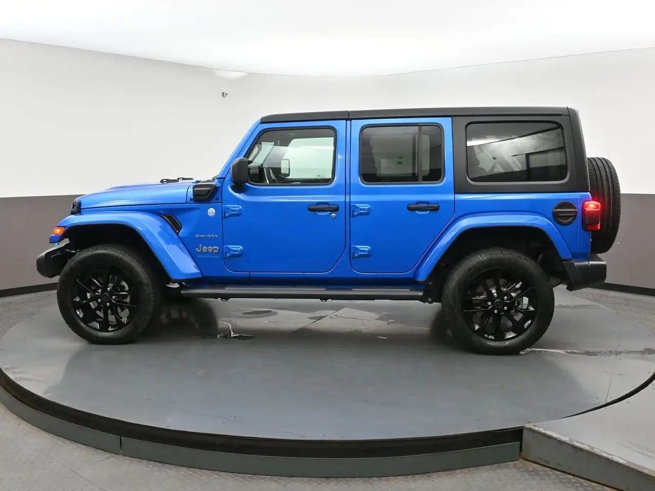 Jeep Wrangler - Image 31