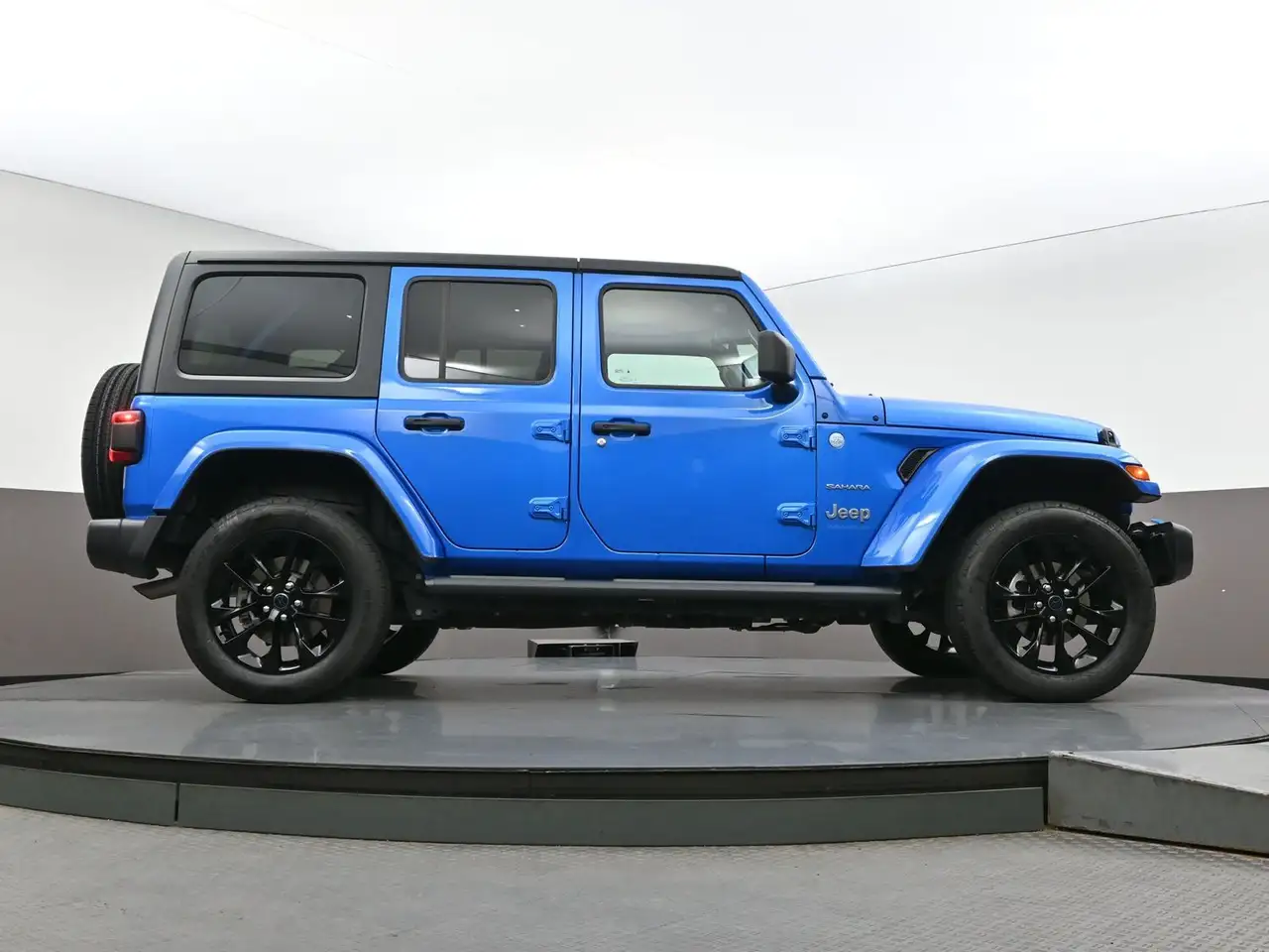 Jeep Wrangler - Image 37
