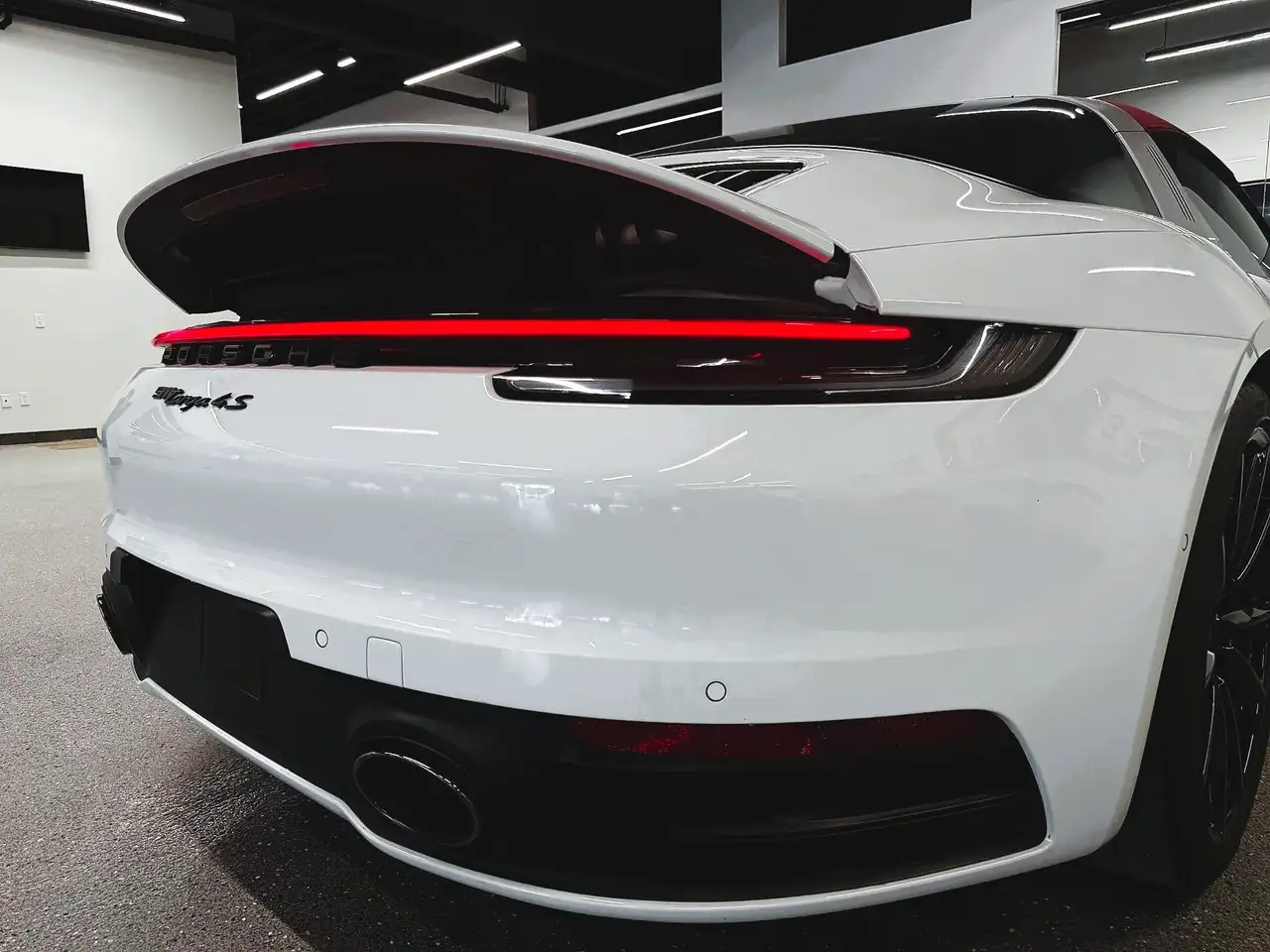 Porsche 911 - Image 12
