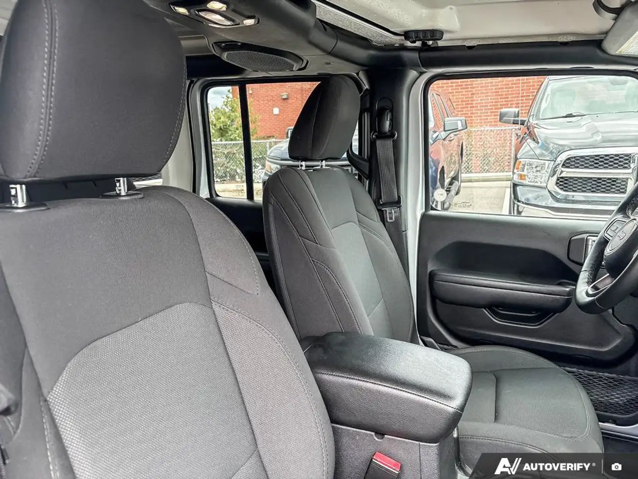Jeep Wrangler - Image 18