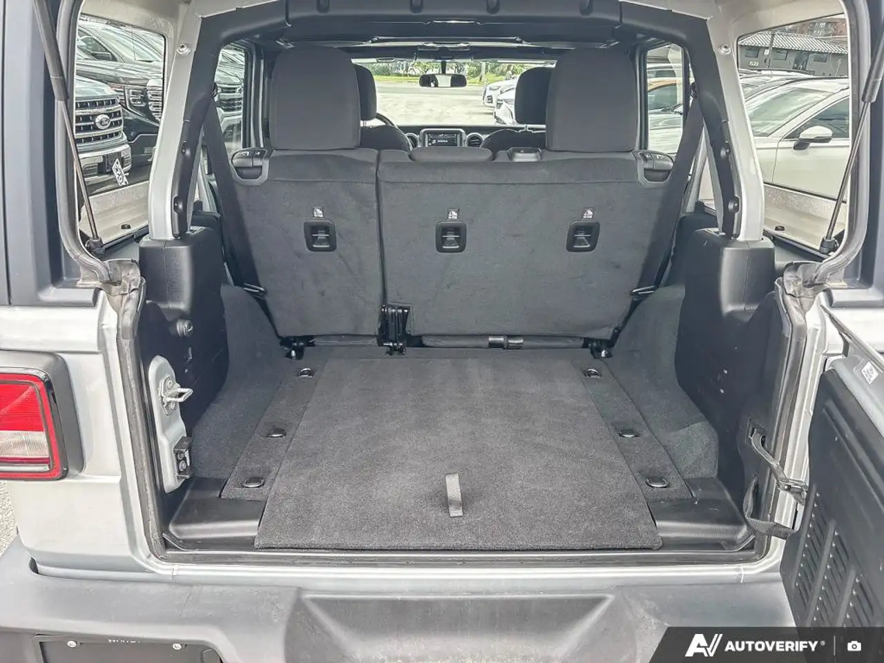 Jeep Wrangler - Image 8