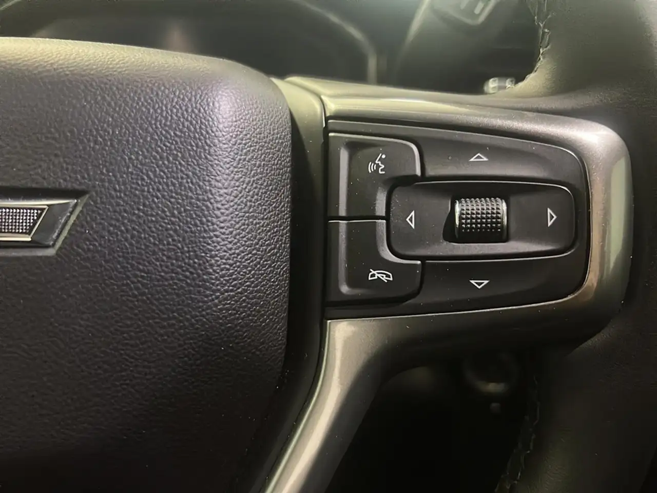 Chevrolet Silverado 1500 - Image 12