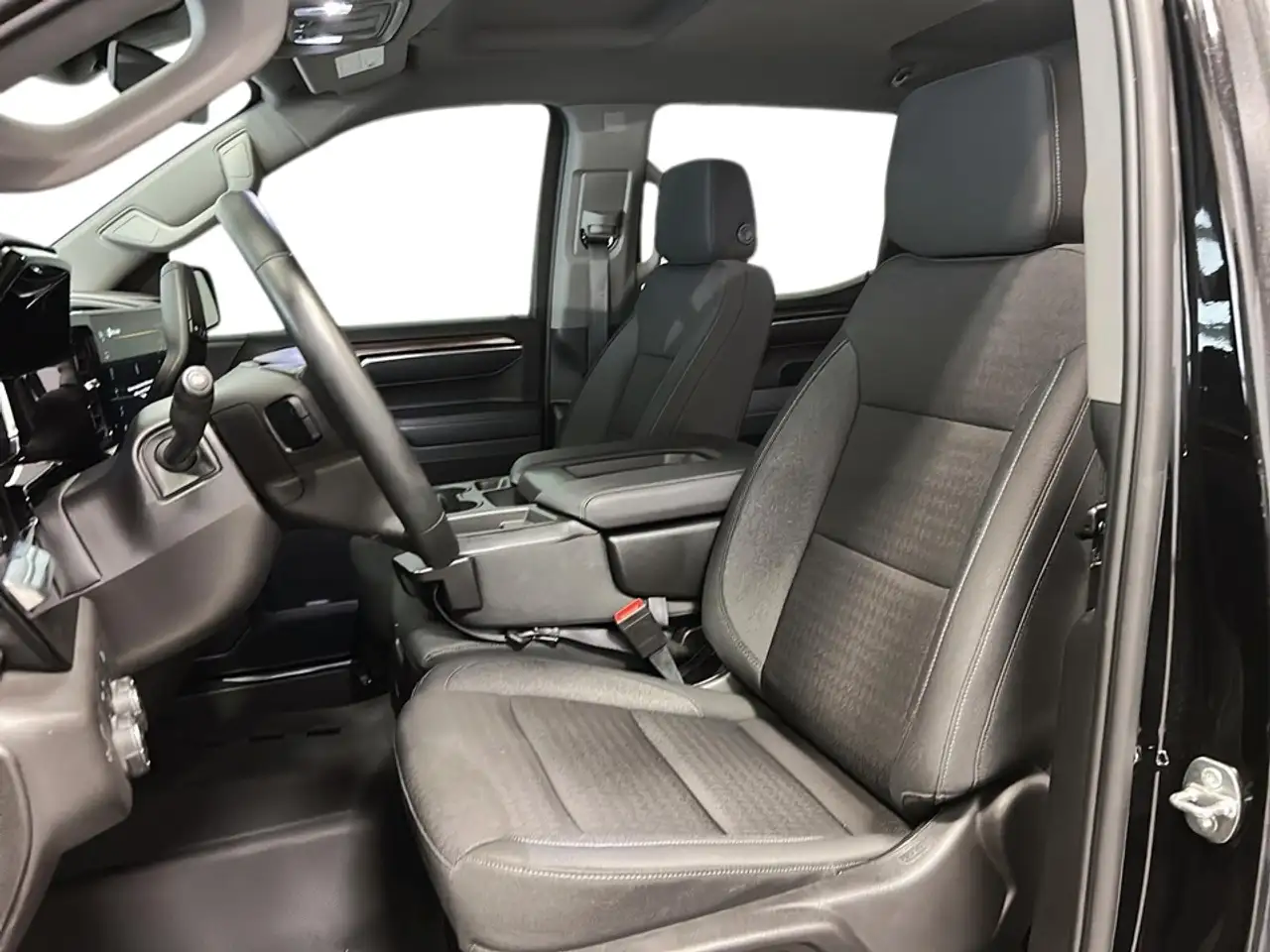 Chevrolet Silverado 1500 - Image 17
