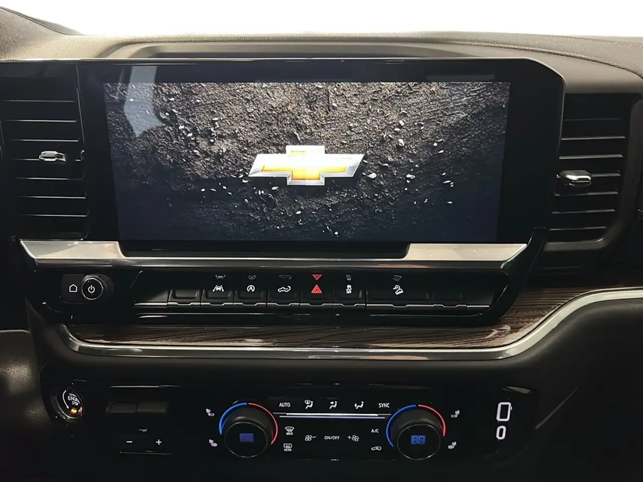 Chevrolet Silverado 1500 - Image 13