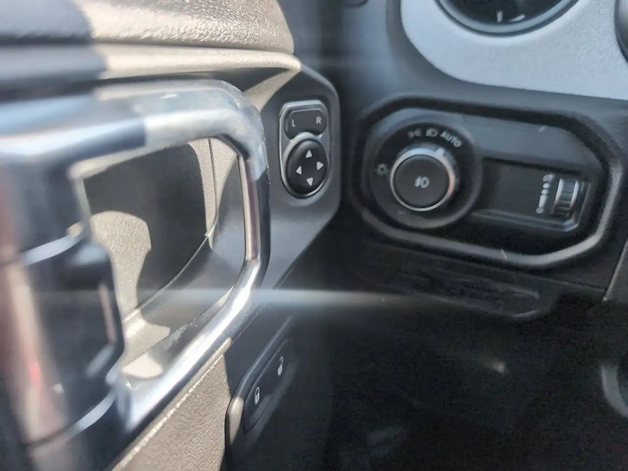 Jeep Wrangler - Image 19