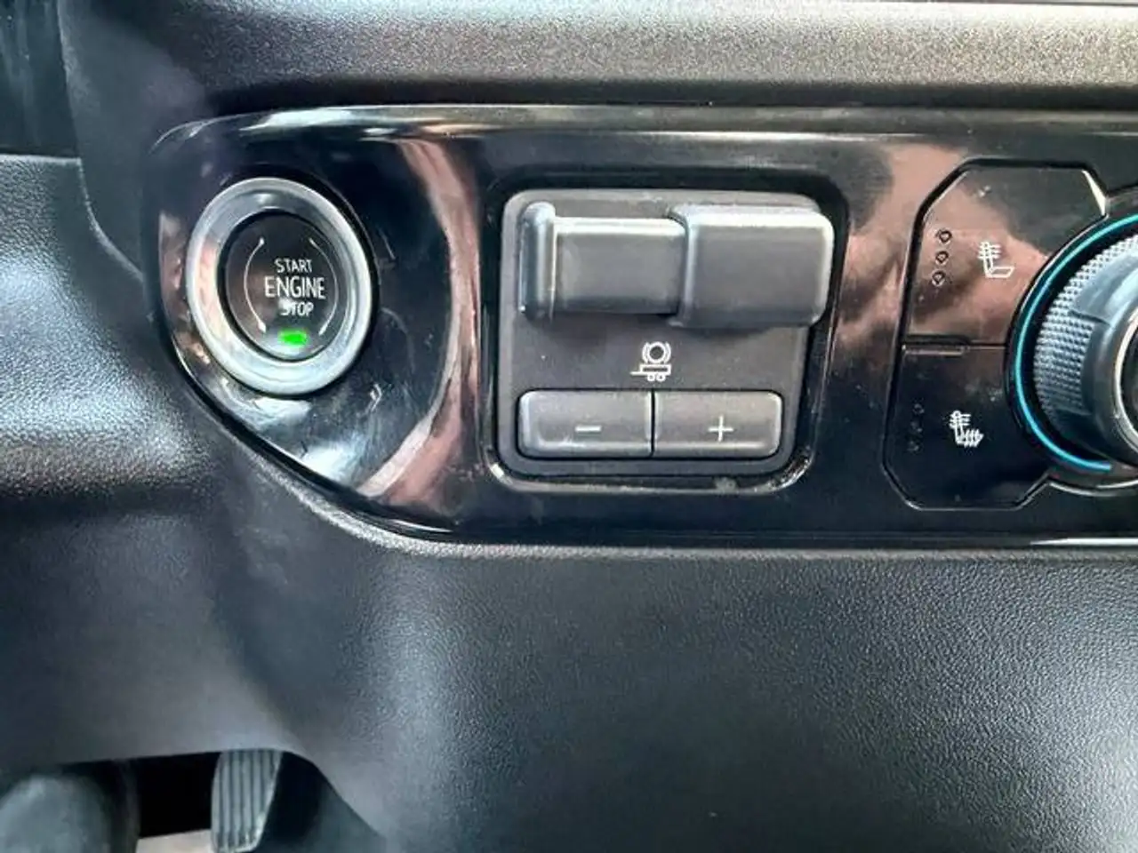 Chevrolet Silverado 1500 - Image 13