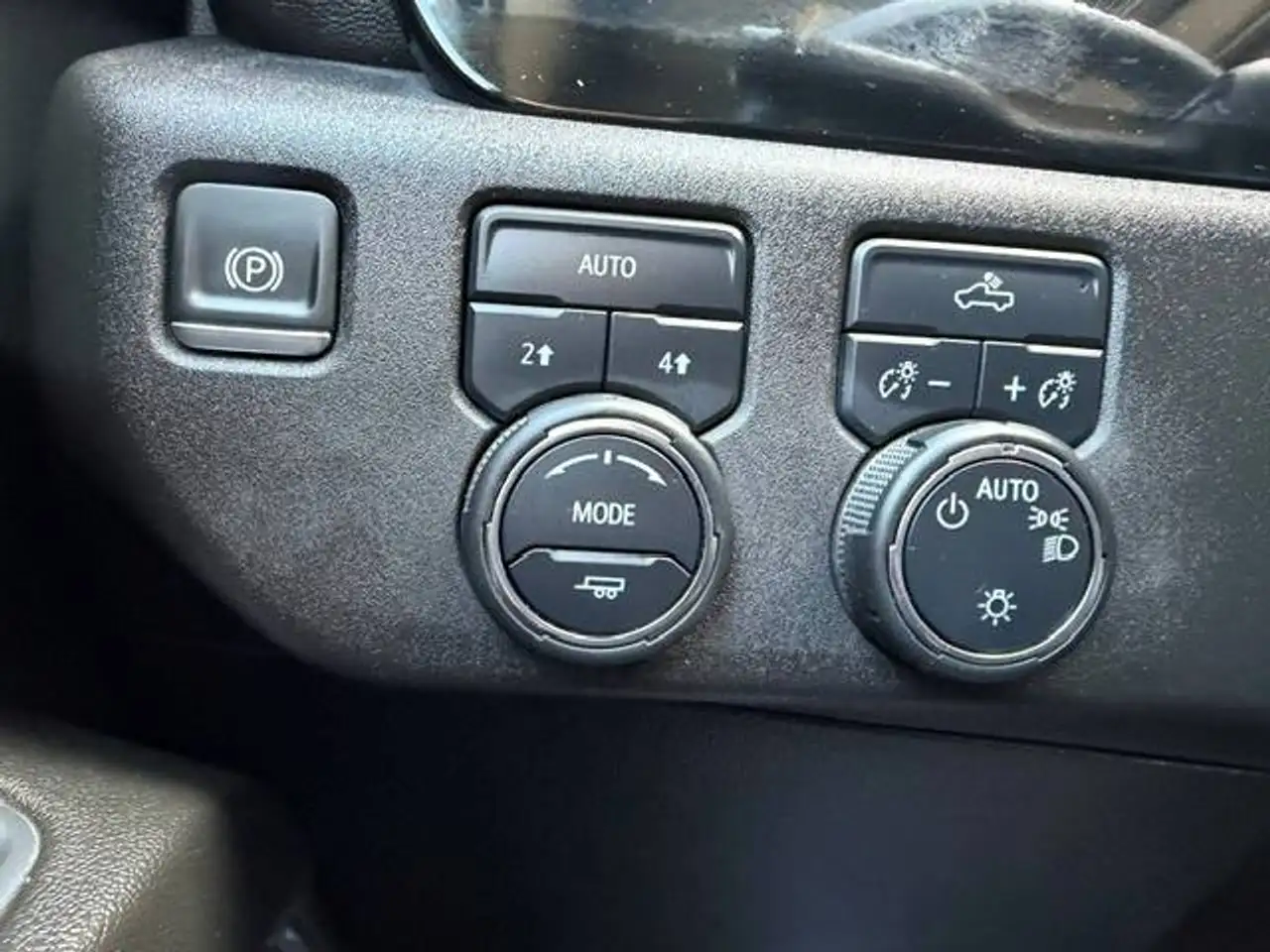 Chevrolet Silverado 1500 - Image 15