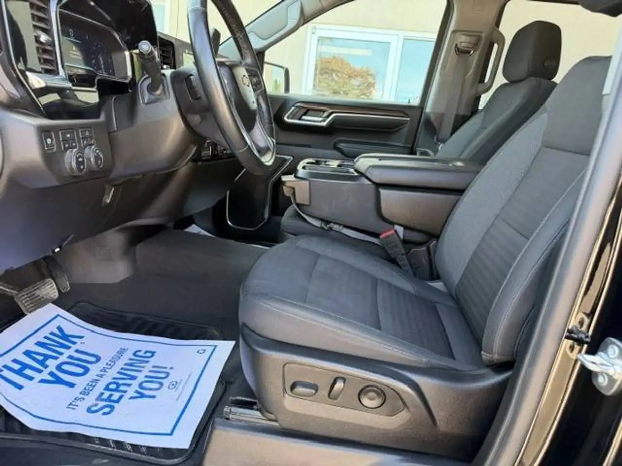 Chevrolet Silverado 1500 - Image 8