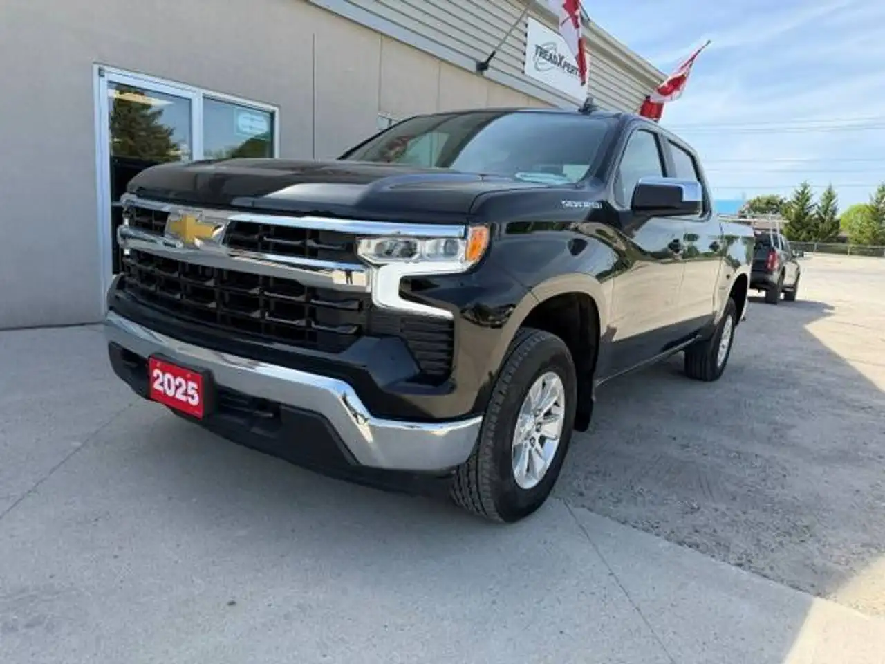 Chevrolet Silverado 1500 - Image 2