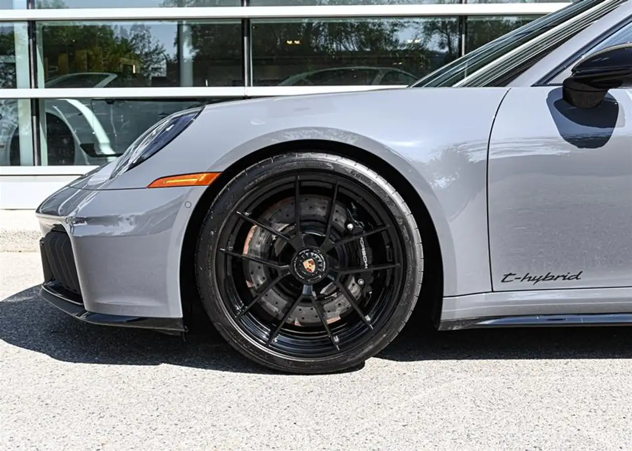 Porsche 911 - Image 31