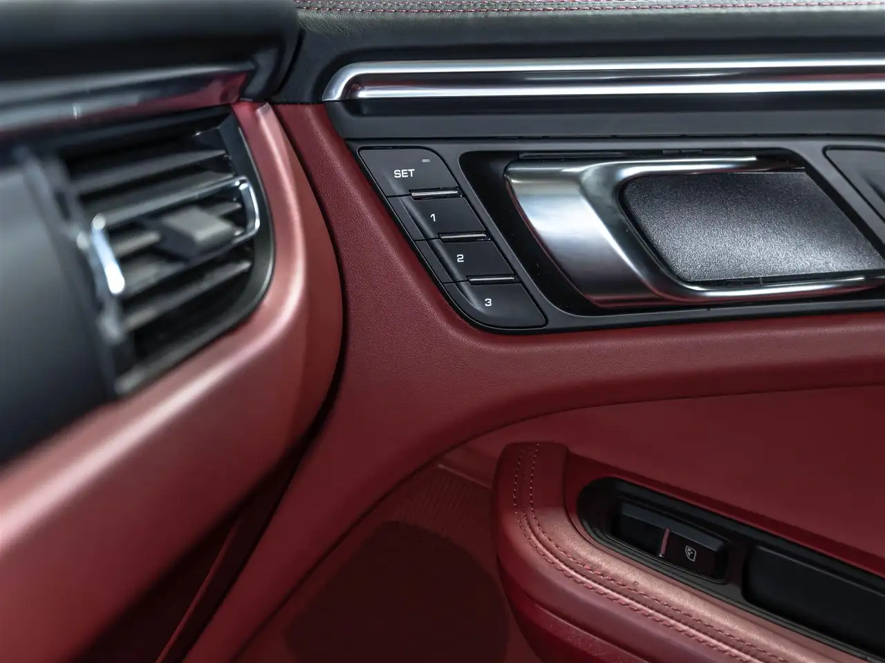 Porsche Macan - Image 22