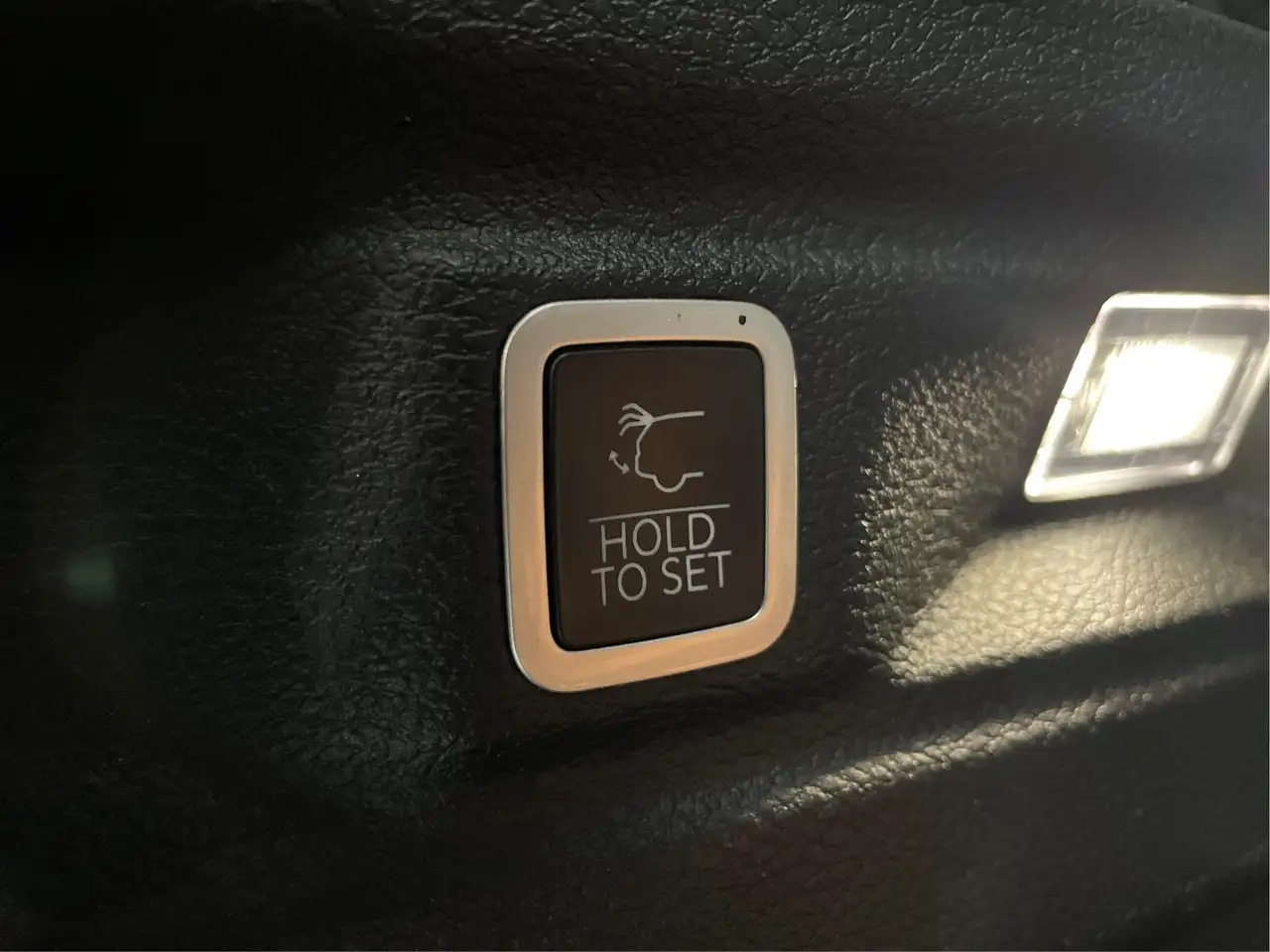 Jeep Grand Cherokee - Image 24