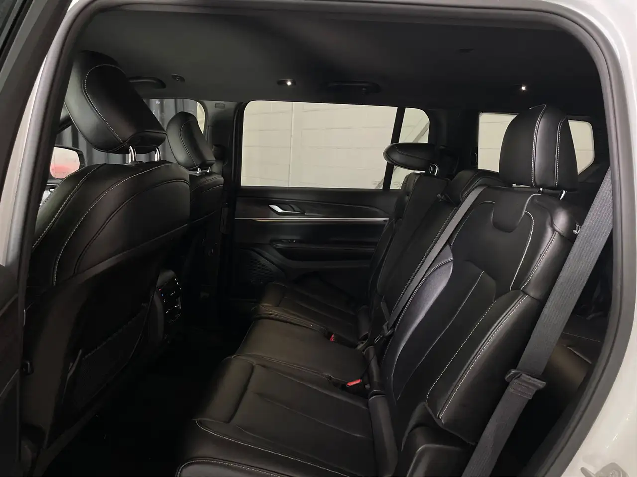 Jeep Grand Cherokee - Image 17