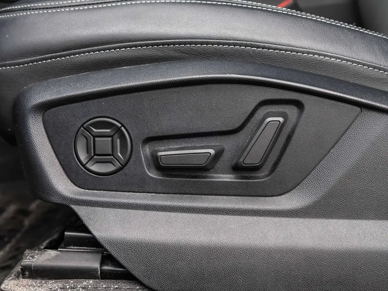 Audi Q8 - Image 8