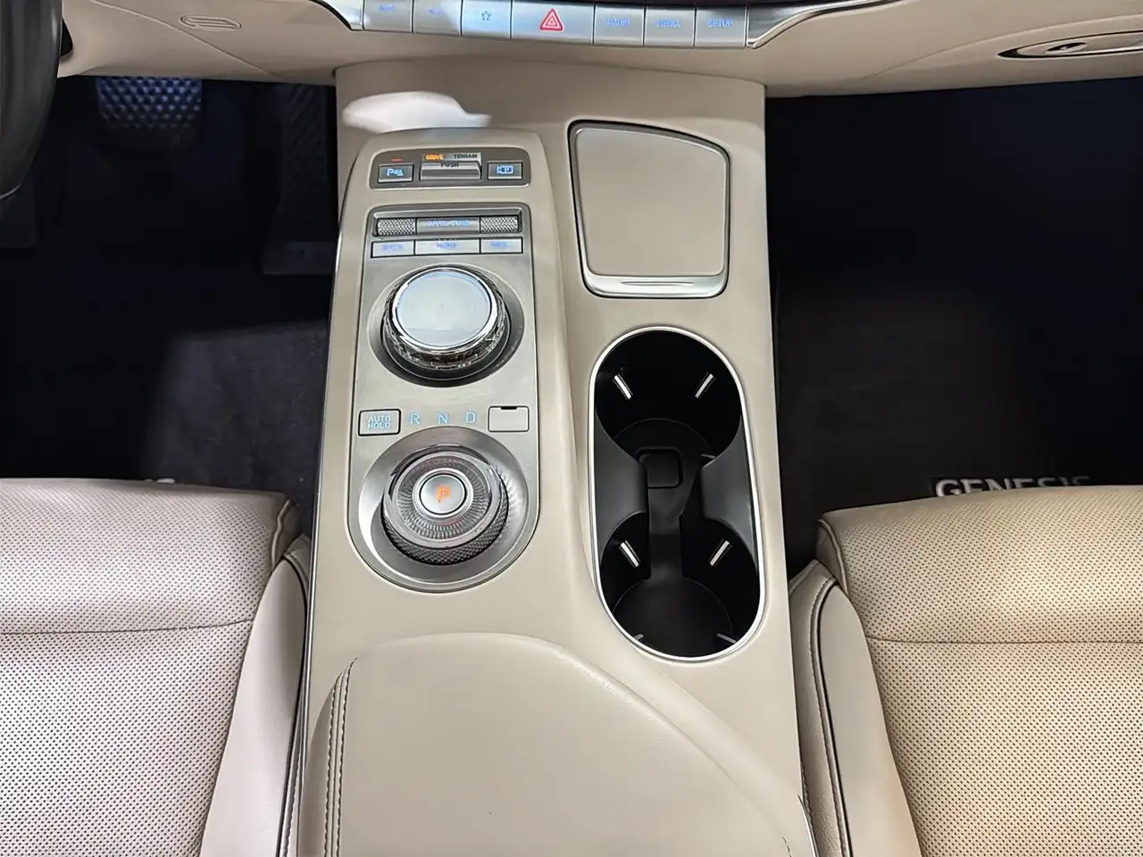 Genesis GV70 - Image 26
